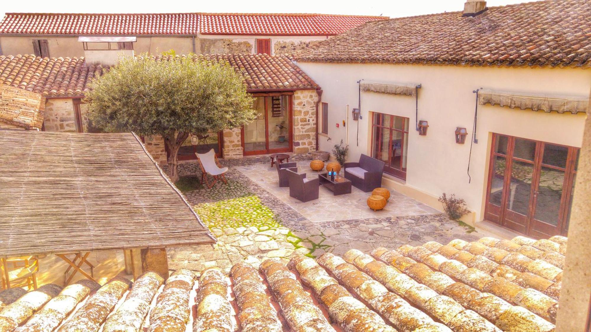 Il Borgo Dell'Arcangelo Tuili Екстер'єр фото