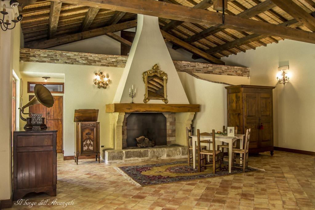 Il Borgo Dell'Arcangelo Tuili Екстер'єр фото