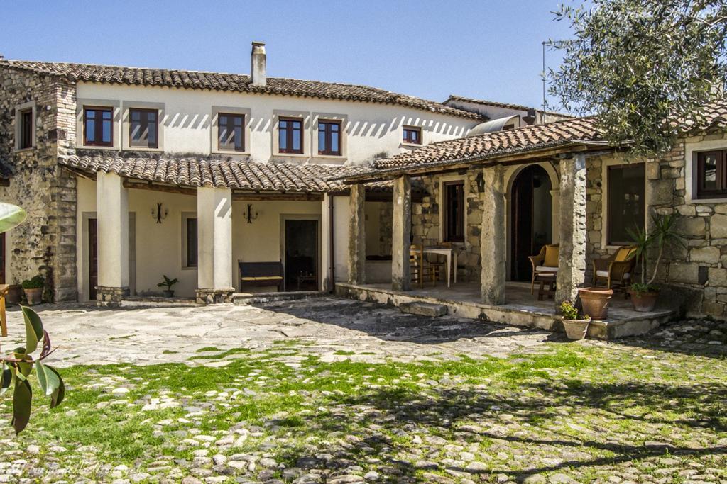 Il Borgo Dell'Arcangelo Tuili Екстер'єр фото