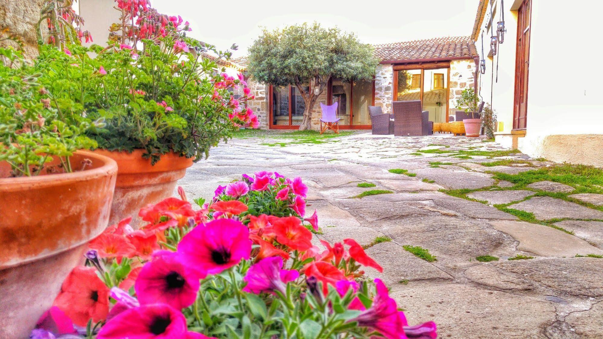 Il Borgo Dell'Arcangelo Tuili Екстер'єр фото